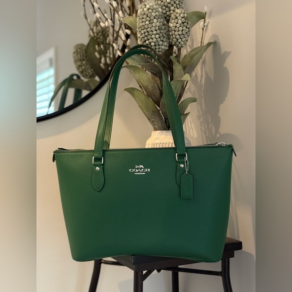 Coach Shamrock Green Gallery Tote Bag Like New $378 Retail 💚 - Picture 1 of 9